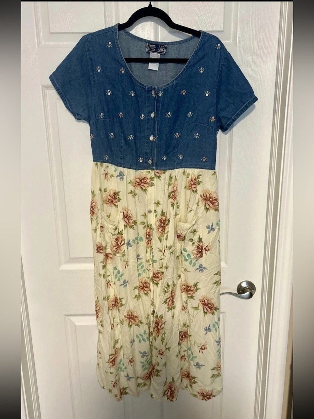 True Blue VTG Floral Embroidered Button up Denim Dress Sz Large 90s Butter Mom